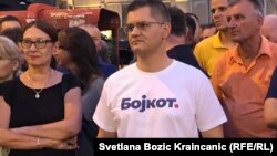 Српскиот политичар Вук Јеремиќ на антивладин протест „Еден од пет милиони“ во Белград, 14 септември 2019 година.