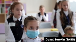 Orosz kisiskolások a tudás világnapján