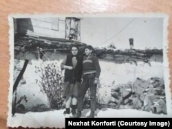 Safina dhe Nexhat Konforti në Prishtinë.