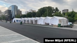 Šatori ispred Narodne skupštine postavljeni su polovinom aprila