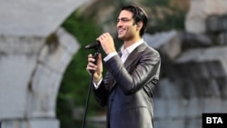 Матео Бочели по време на концерта си в Античния театър в Пловдив, 11 юни 2025 г.