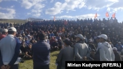 Жители, собравшиеся на джайлоо Солтон-Сары. Нарынская область, 5 августа 2019 г.
