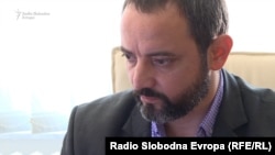 Siniša Vukelić: Ne znamo da li je najbogatiji, ali znamo da je najmoćniji. Ubjedljivo najmoćniji. Ubjedljivo kontroliše svoju stranku koja je jedna od rijetkih, ako nije i jedina, koja se nije raspadala i pucala.