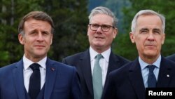 Президентът на Франция Еманюел Макрон и министър-председателите на Великобритания и Канада Киър Стармър и Марк Карни