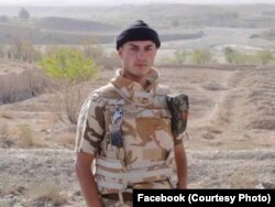 Marian Nicula in Afganistan înainte de a-și pierde ochiul stâng într-o ambuscadă în provincia Zabul