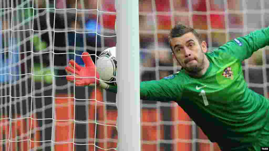 Poljska - Golman hrvatske nogometne reprezentacije Stipe Pletikosa, Poznan, 14. juni 2012. Foto: ITAR-TASS / Valery Sharifulin