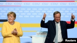 Ангела Меркел и кандидатът на ХДС и ХСС за следващ канцлер Армин Лашет