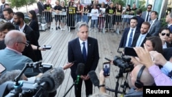 Secretarul de stat american Blinken s-a întâlnit marți la Tel Aviv cu rudele ostaticilor aflați încă în mâinile mișcării palestiniene Hamas, în Gaza. 