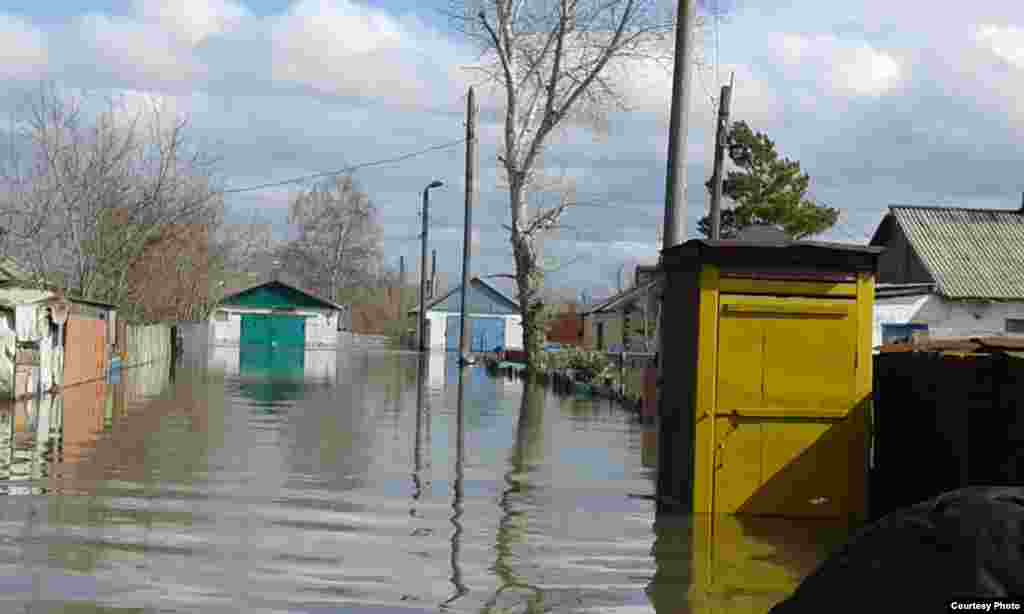 Сельчане рассказывают, что во время эвакуации успели только отогнать скот и захватить с собой документы.