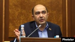 ოპოზიციური პარტია "გაბრწინებული სომხეთის" ლიდერი ედმონ მარუკიანი.