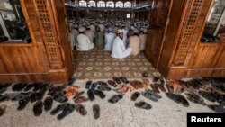 Studentët në seminarin, Darul Uloom Haqqania. 