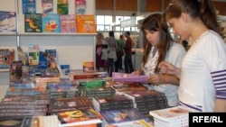 Sa jednog od sajma knjiga u Podgorici, foto: Savo Prelević