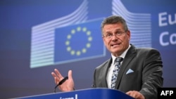 Comisarul european Maros Sefcovic a anunțat posibile măsuri comerciale împotriva produselor americane în cazul unui eșec al negocierilor.