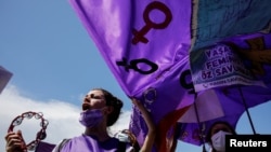 Protesta protiv povlačenja Turske iz Istanbulske konvencije, međunarodnog sporazuma namijenjenog zaštiti žena, u Istanbulu u Turskoj, 19. juna 2021. 