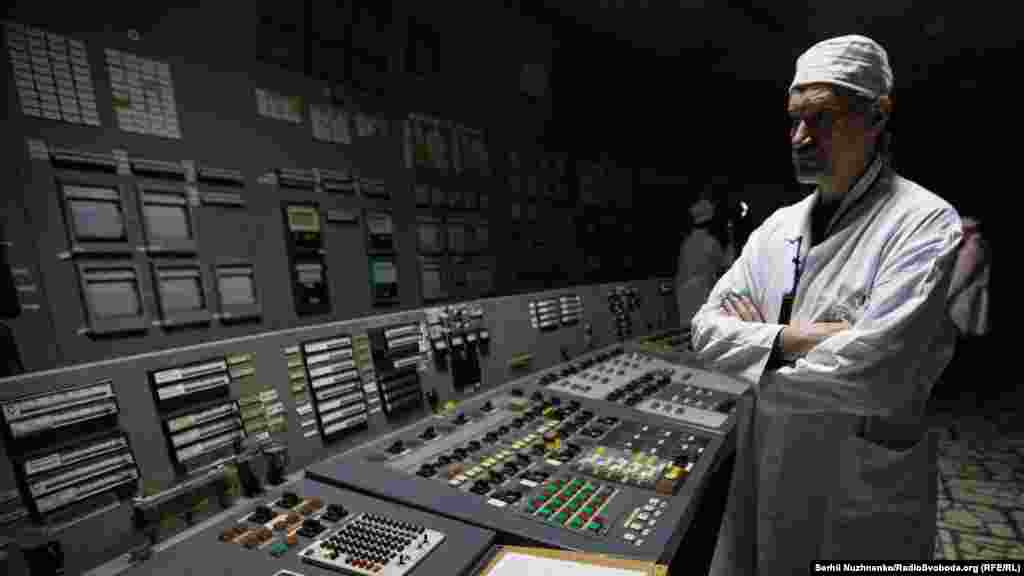 Oleksij Breusa radio je kao viši inženjer u kontrolnoj sobi.