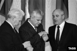 ივან სილაევი, ლეონიდ კრავჩუკი და მიხეილ გორბაჩოვი