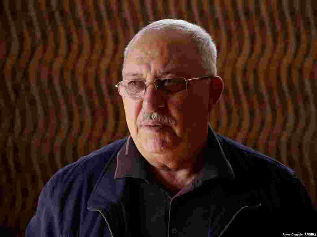 ​Mirza Sloian, jazidski privrednik koji u Moskvi posjeduje trgovački centar, rođen je u Aknaliču i plaća izgradnju kompletnog kompleksa u ovom selu. &quot;Naša budućnost je u Armeniji... Gdje god je džamija, to mjesto nije za Jazide. Ovdje smo u sigurnoj zemlji, u katoličkoj zemlji, i to je naša najveća sreća&quot;, kaže Sloian.