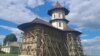 Biserica ortodoxă din Pătrăuții de Jos, regiunea Cernăuți, a cărei comunitate își dorește alipirea la BOR. 