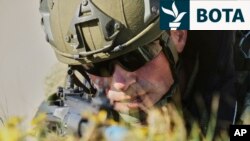 Një ushtar turk merr pjesë në një stërvitje të NATO-s në Barbate, në jug të Spanjës, më 25 mars.