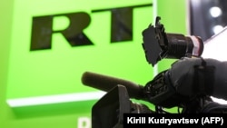 Nezavisna komisija za medije Kosova (NKM) je 26. februara naložila kablovskim operaterima da iz svoje ponude izbace ruske TV kanale, kao što su Russia Today (RT), Russia 24 i Planeta RTR, a kako bi se sprečilo širenje propagande i zaštitila javna bezbednost. 