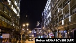 Плоштадот Македонија во Скопје во време на полициски час - 22 март 2020