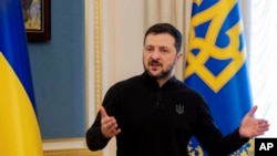 Presidenti i Ukrainës, Volodymyr Zelensky, gjatë konferencës në Kiev, më 19 shkurt 2025.