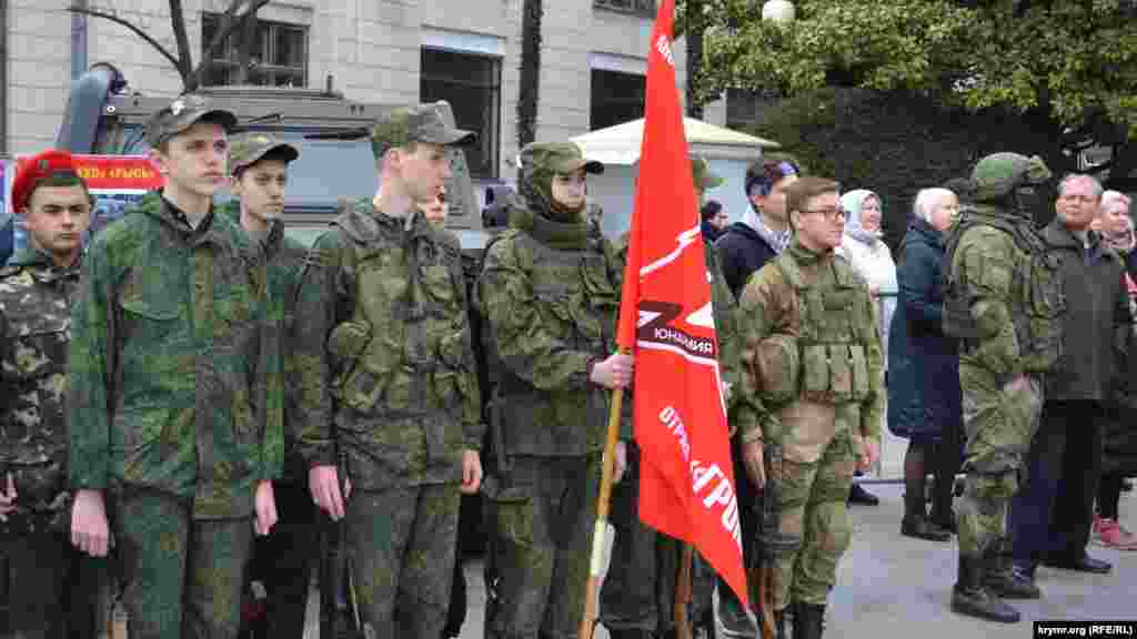 School children in Yalta join the ranks of the Russian military-patriotic youth movement Yunarmiya, which is funded through the Defense Ministry.&nbsp;