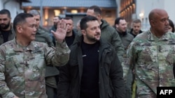 Președintele Ucrainei, Volodimir Zelenski, a vizitat deja centrul de comandă american de la Wiesbaden, în decembrie anul trecut. Din septembrie, acolo se va afla și „creierul” ajutorului militar NATO pentru Ucraina. 