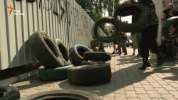 Блокада «Інтера»: до будівлі привезли шини (відео)