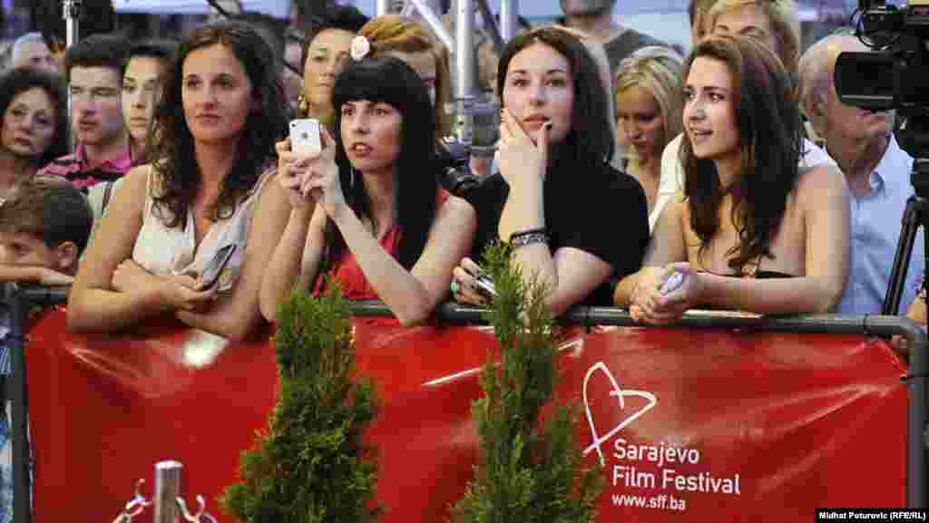 Publika uz crveni tepih