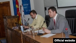 Директорот и претседателот на ЗНМ, Драган Секуловски и Насер Селмани.