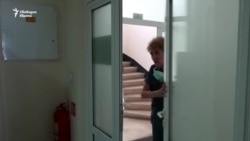 "Спряхме аутопсиите". Как една жена воюва с вируса в света на мъртвите