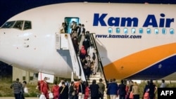 Архивска фотографија - Група Авганистанци пристигнуваат во Скопје