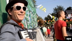 "Morate da steknete novac kojim biste izgradili državu blagostanja – ona ne pada s neba", kaže ambasador Hougard