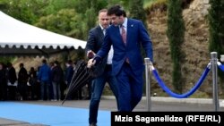 На синей дорожке - тбилисский мэр Каха Каладзе