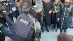 Rreth 2,000 protestues të arrestuar në Rusi