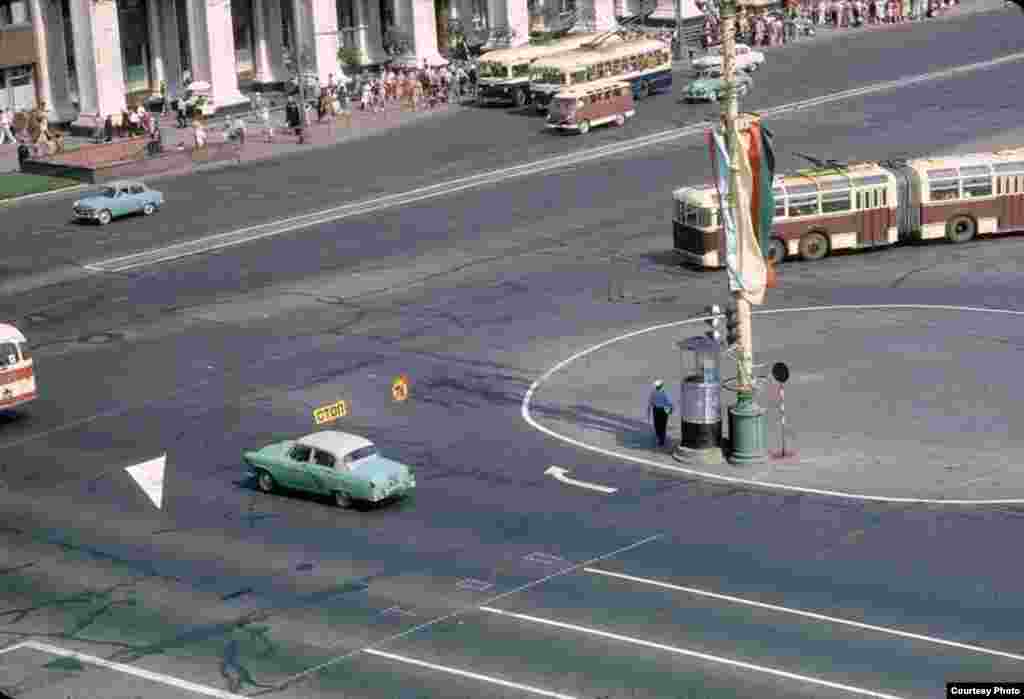 Stari hotel u Moskvi koji je srušen 2004. kako bi se sagradio novi objekat. 