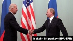 Joe Biden, pe vremea când era vicepreședinte, și Vladimir Putin