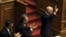 Grčki premijer Jorgos Papandreu nakon govora pred poslanicima u parlamentu, Atina, 03. novembar 2011.