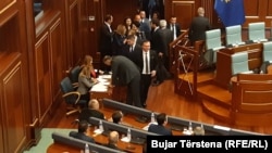 Narodni poslanici na konstitutivnoj sednici Skupštine Kosova: 26. 12. 2019. 