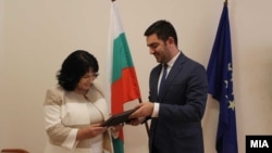 Министерот за економија, Крешник Бектеши и бугарската министерка за енергетика,Теменужка Петкова