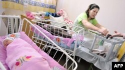 Для східних регіонів характерна низька народжуваність, яка й на половину не забезпечує чисельність населення