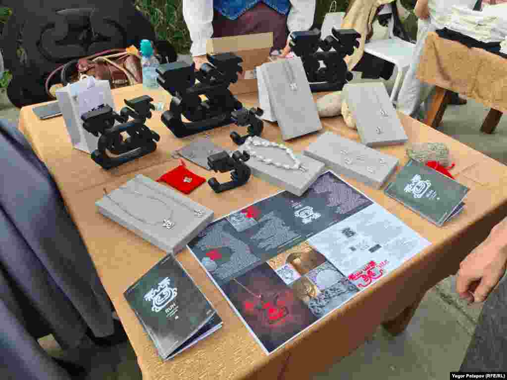 Много было уникальной подарочной продукции на фестивале