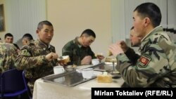 Солдаты военной части в Кой-Таше.