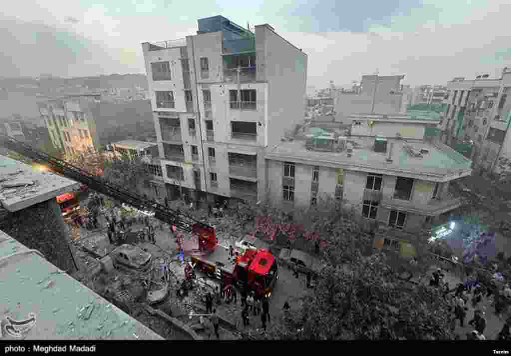 Ekipet e emergjencës në vendin e sulmit izraelit.