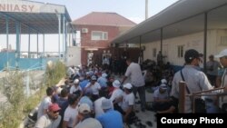 Бастующие рабочие предприятия «КЕЗБИ». Жанаозен, 1 июля 2021 года