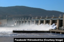 Hidroelectrica, barajul de la Porțile de Fier, ridicat în colaborare cu Iugoslavia, moștenită acum din punct de vedere statal de Serbia, aliat istoric al românilor, dar acum partener al Rusiei în Balcani.