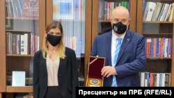 През октомври Невена Зартова прие от главния прокурор Иван Гешев отличие от името на прокурорите в СРП