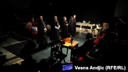 Beogradska premijera predstave 'Srebrenica. Kad mi ubijeni ustanemo'