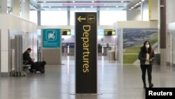 Szinte teljesen üres a londoni Gatwick repülőtér